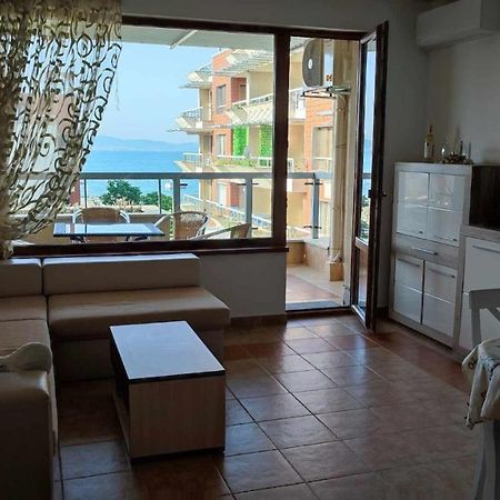 Cozy Apartment With Sea View And Free Parking Поморие Экстерьер фото