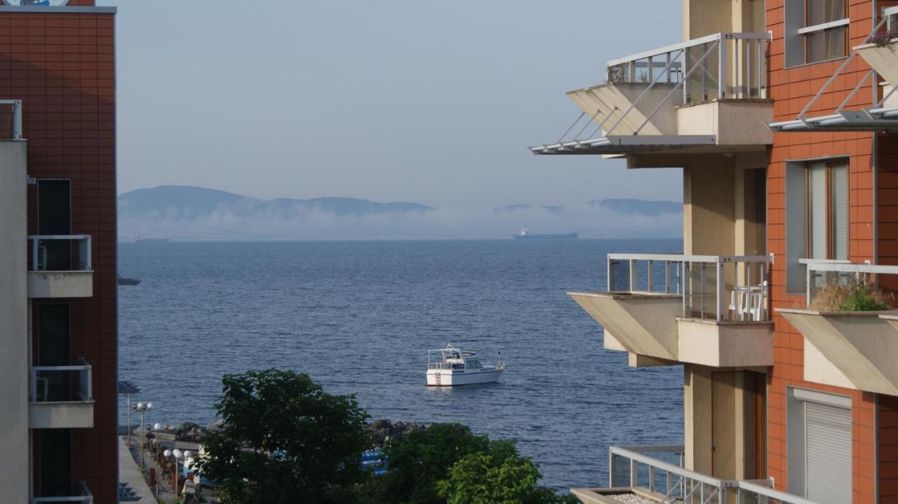 Cozy Apartment With Sea View And Free Parking Поморие Экстерьер фото