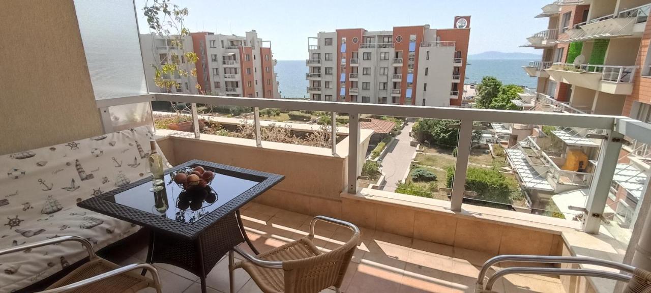 Cozy Apartment With Sea View And Free Parking Поморие Экстерьер фото